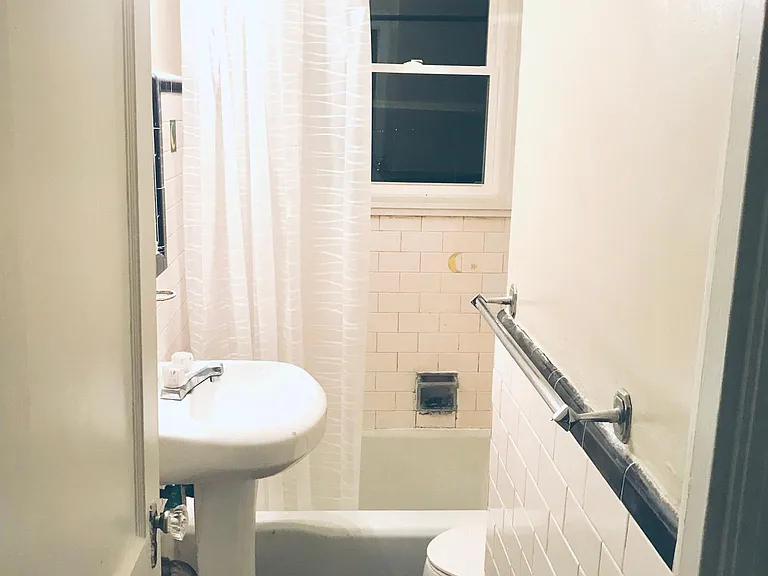 925 3rd Ave #7 — Photo 9