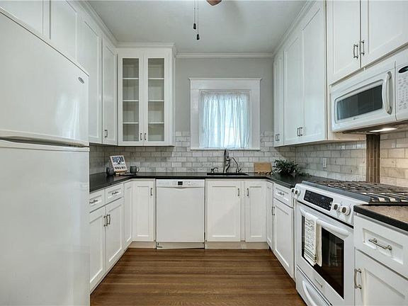 5th image of 815 E 31st St APT A