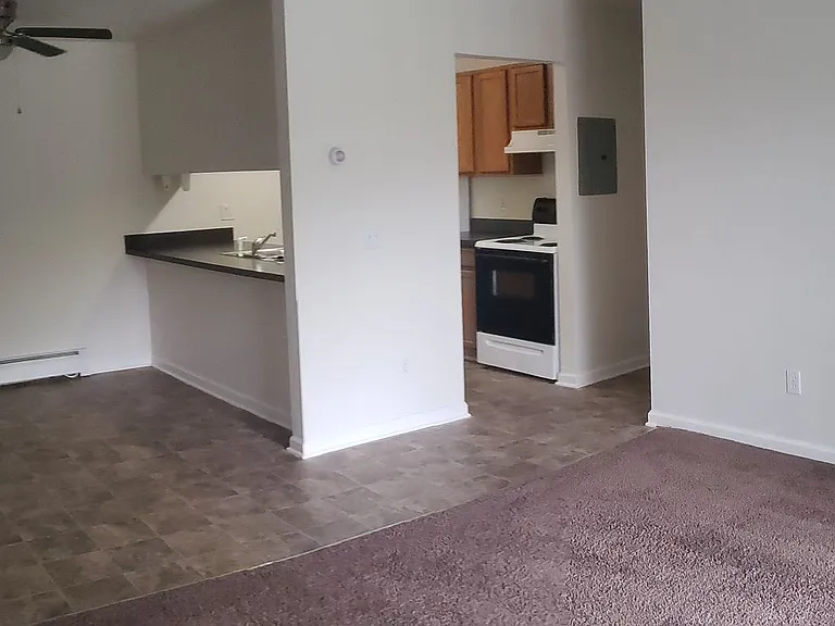 Glen Crest Apartments — Photo 33