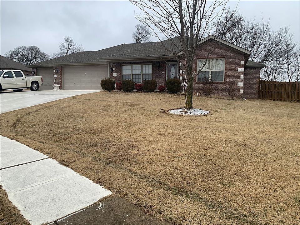 1st image of 206 Lion Dr