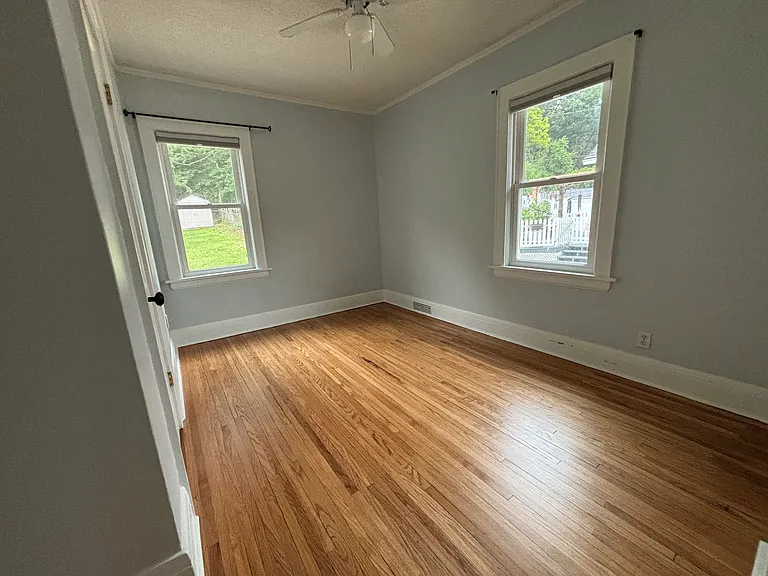 775 Lexington Pkwy S — Photo 4
