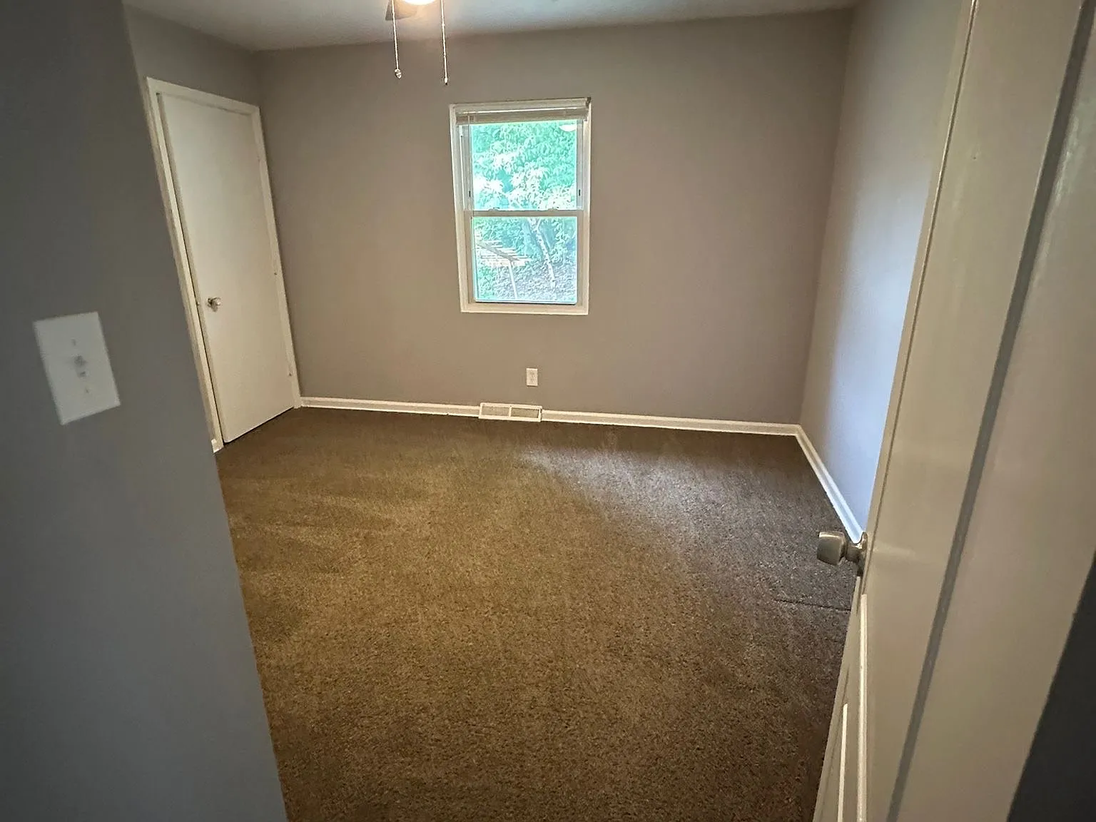 3 bed, 1100 sqft, $1,200 — Photo 3
