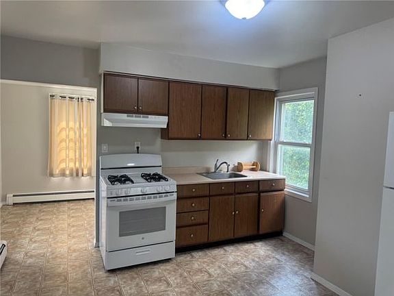 4th image of 36 Carpenter St