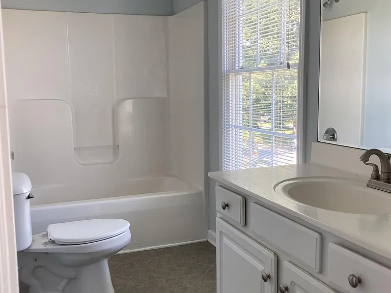 "Jack & Jill" Bathroom