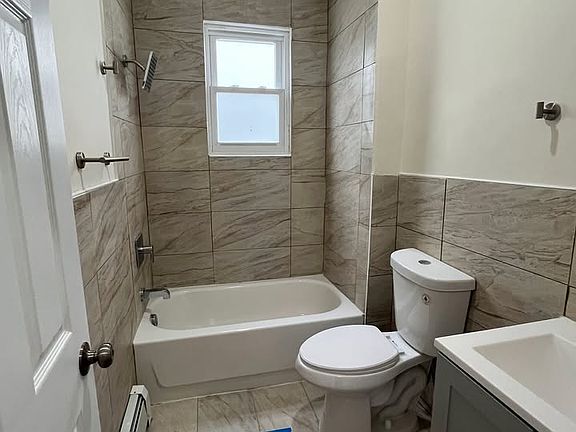 2nd image of 286 Halsted St APT 1R