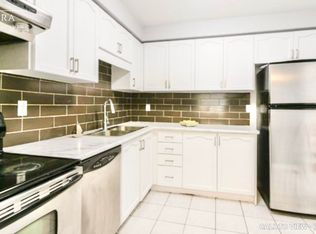 3841 Densbury Dr #1, Mississauga, ON L5N 6Z3