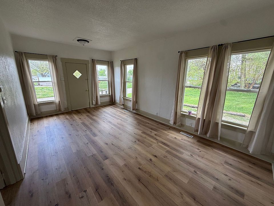 1st image of 208 N 11th Ave