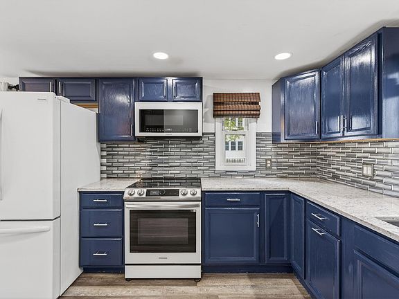 4th image of 923 Broadway