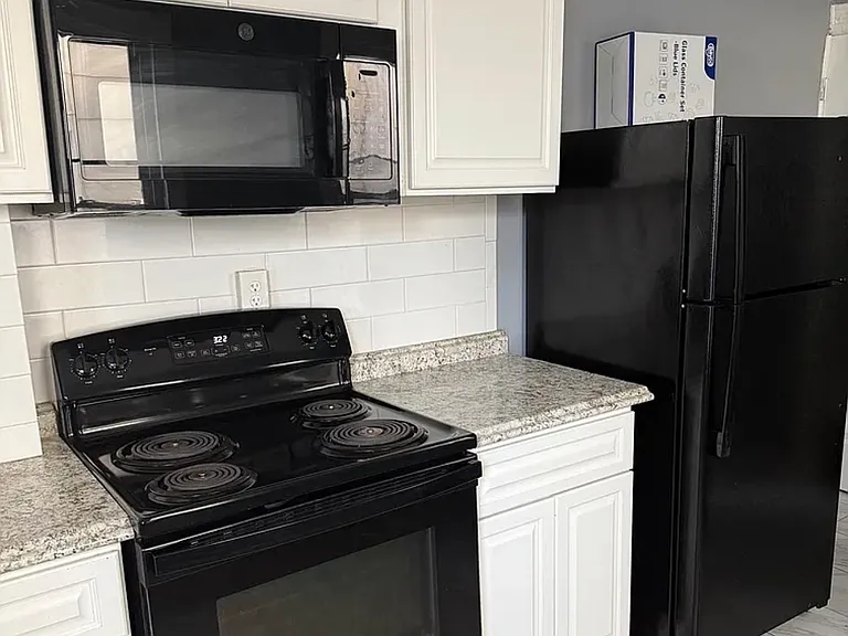 1631 Cotton St — Photo 7