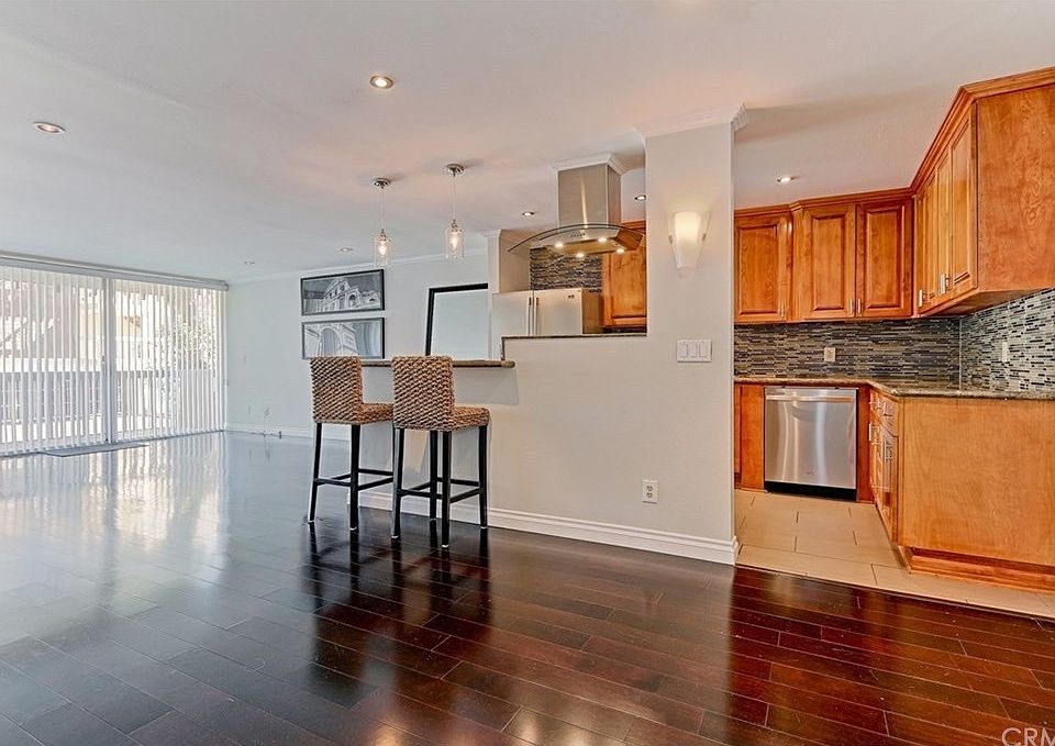 1st image of 6542 Ocean Crest Dr APT B212