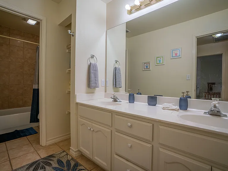 Chapel Hill Cir — Photo 18