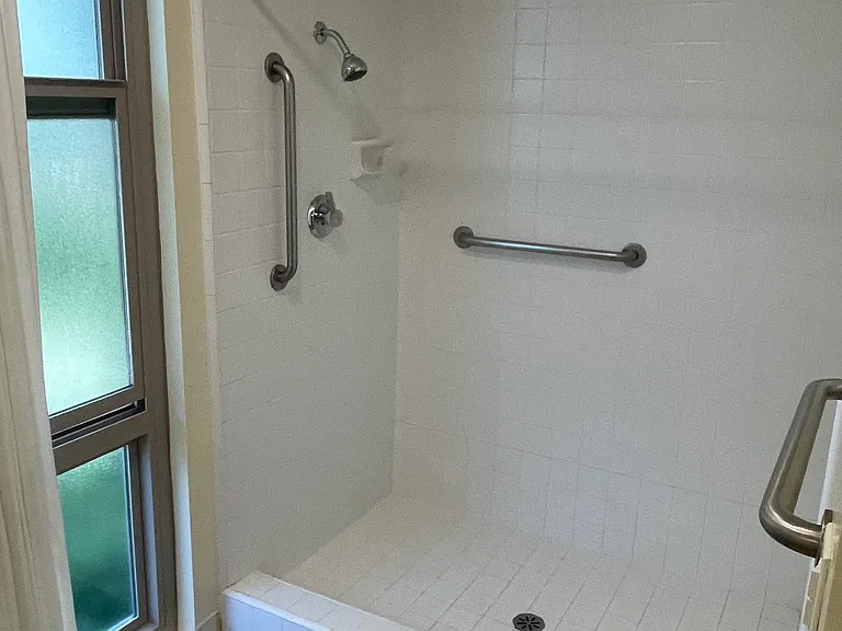 Los Robles Apartments - Senior 55+ — Photo 10