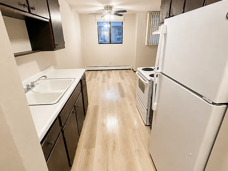 Hazelwood Apartments — Photo 27