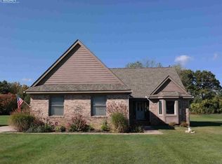 5521 Jeanne Marie Dr, White Lake, MI 48383