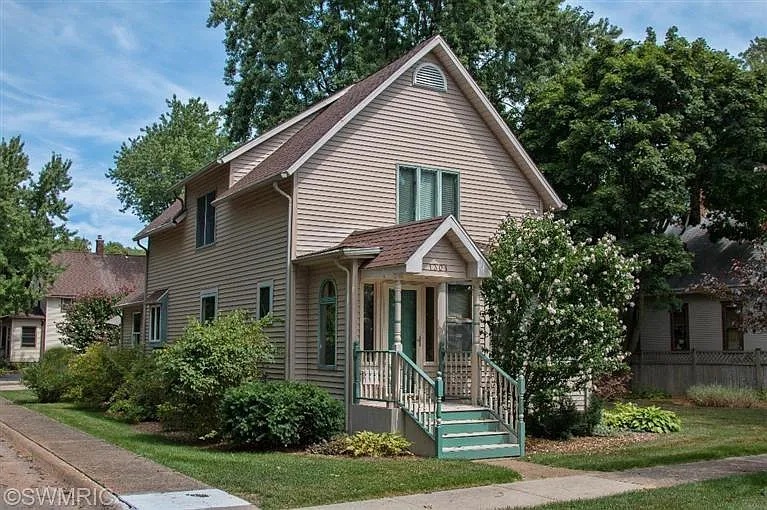 1301 Michigan Ave photo 1