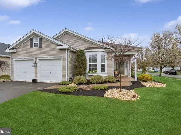 30 Minuteman Cir, Allentown, NJ 08501