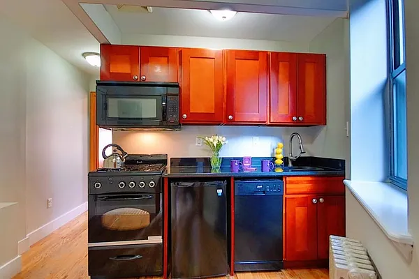 Rented by Bond New York | media 9