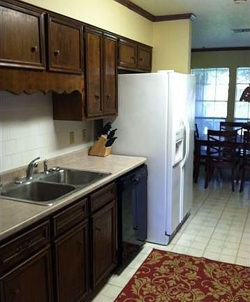 5th image of 875 Monterrey Dr