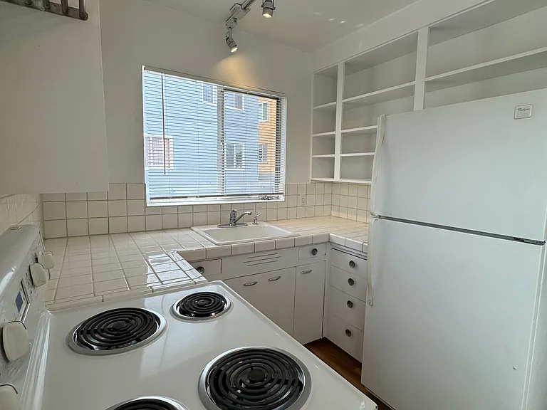 216 Orange St — Photo 6