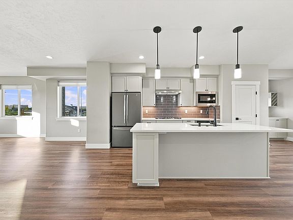 3rd image of 355 Columbia Point Dr