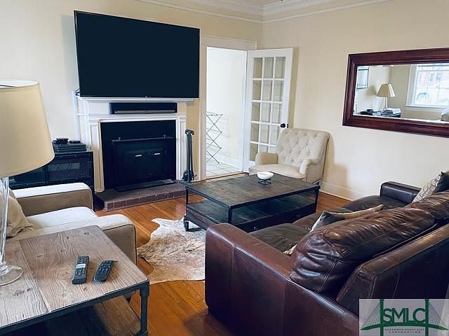 2nd image of 721 E 51st St