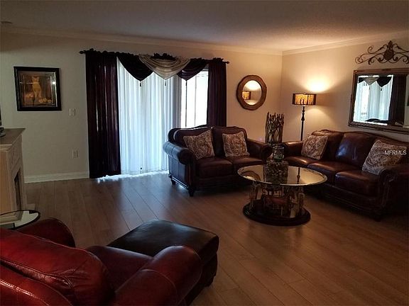 3rd image of 215 Rubens Dr APT A