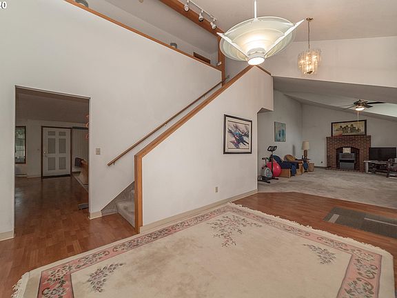 4th image of 13815 NE 9th St