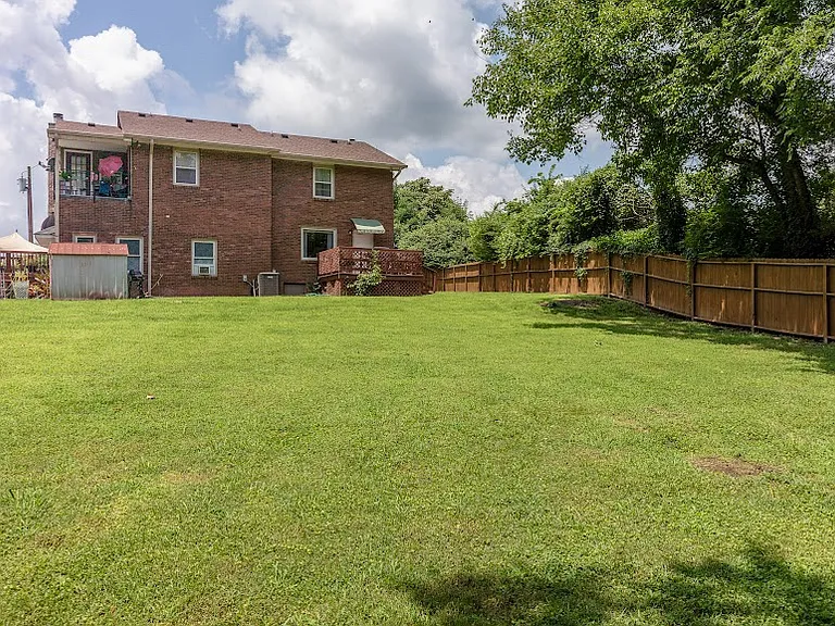 804 Short Pl — Photo 8