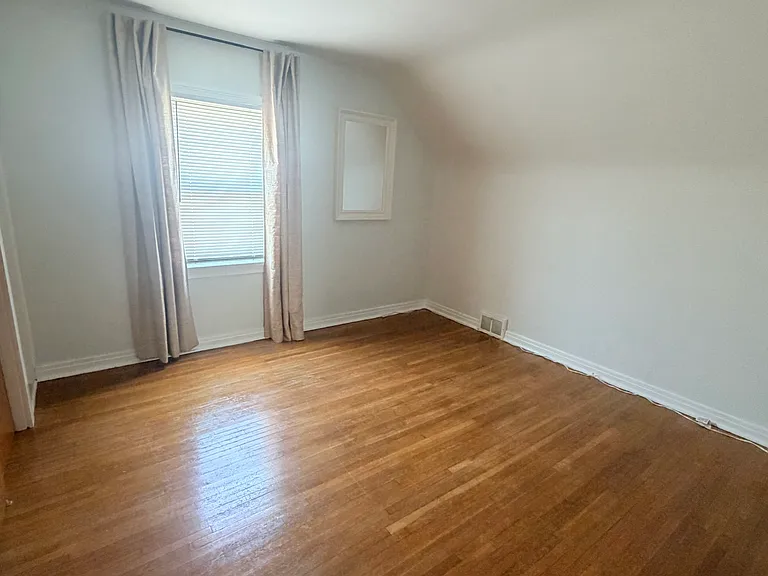 265 University Ave — Photo 10