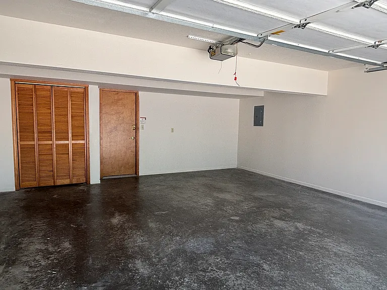 2603 W 30th St — Photo 14