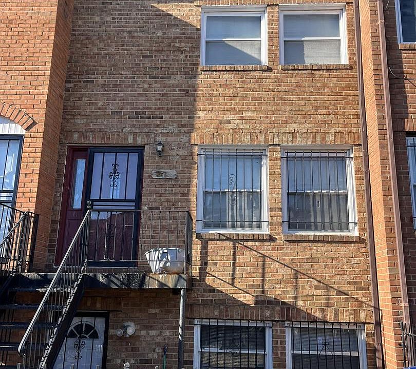 1st image of 4613 6th St SE