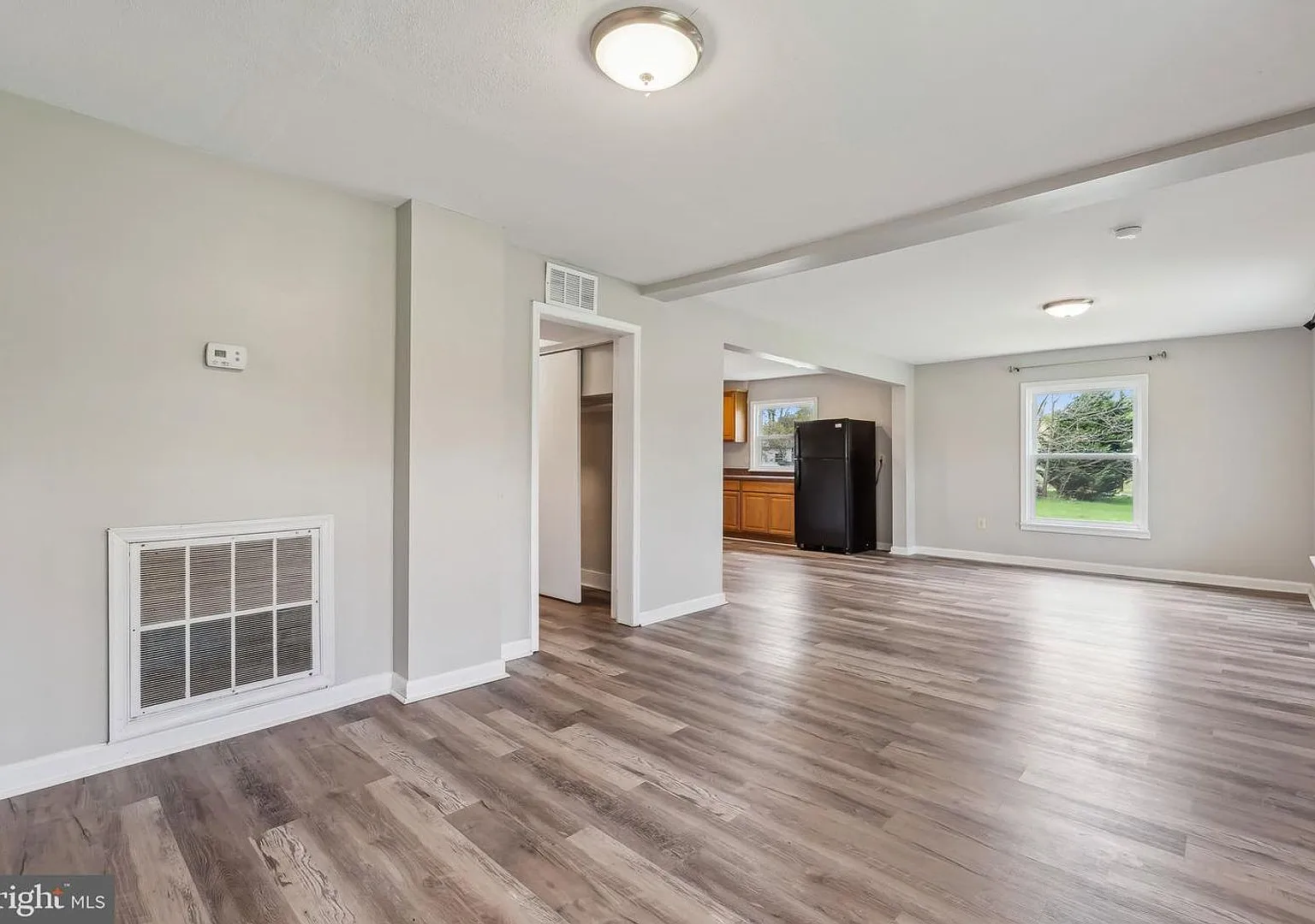 Experience the perfect blend of peaceful country charm and modern comfort in this beautifully ref... — Photo 4