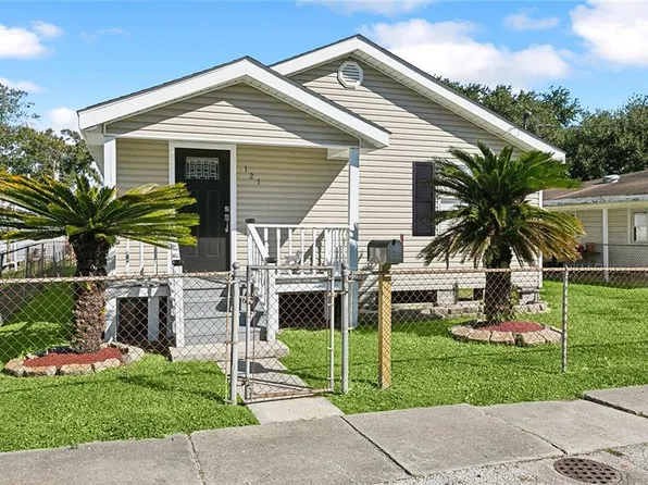 121 12th St, Bridge City, LA 70094