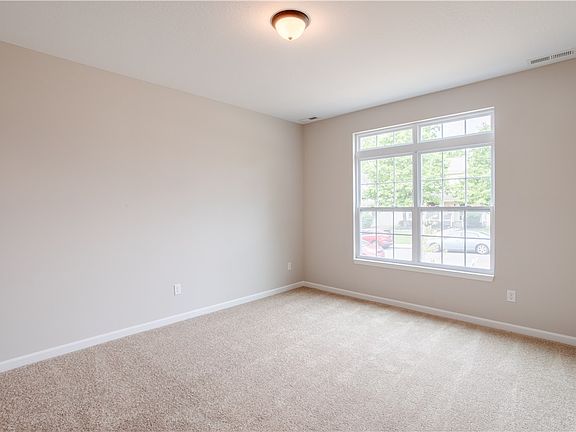 4th image of 2052 Ravenwood Ave