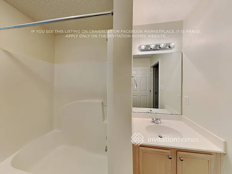 7805 Royce Hall Ln — Photo 15