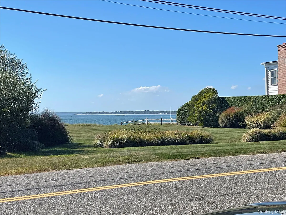 Building Photo - 59 Peconic Ave