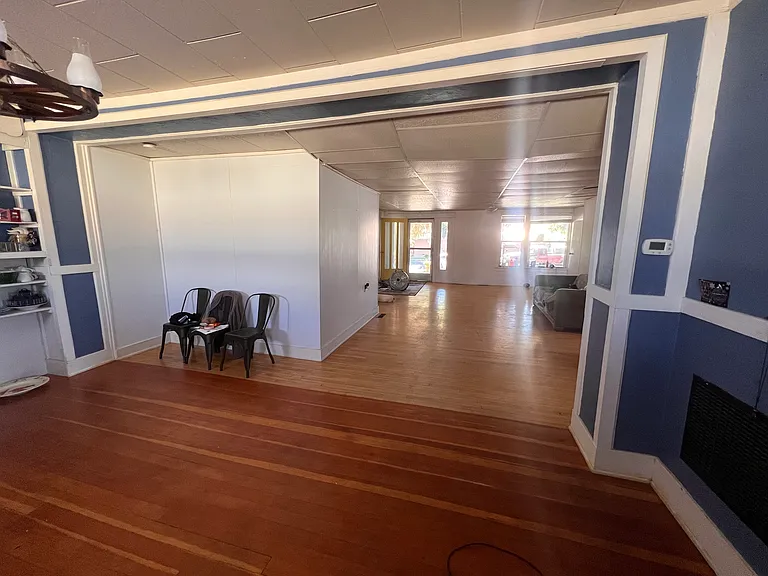 122 Lenz Ave — Photo 3