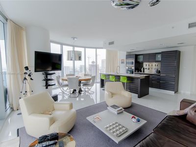 200 Biscayne Boulevard Way APT 3702, Miami, FL, 33131