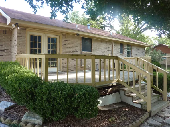 1310 Garrett St, Brenham, TX 77833