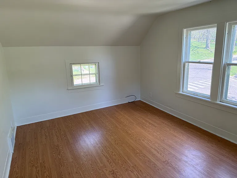 315 N Maple St — Photo 2
