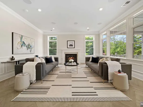 49 Woodmont Circle Riv, Westwood, NJ 07675