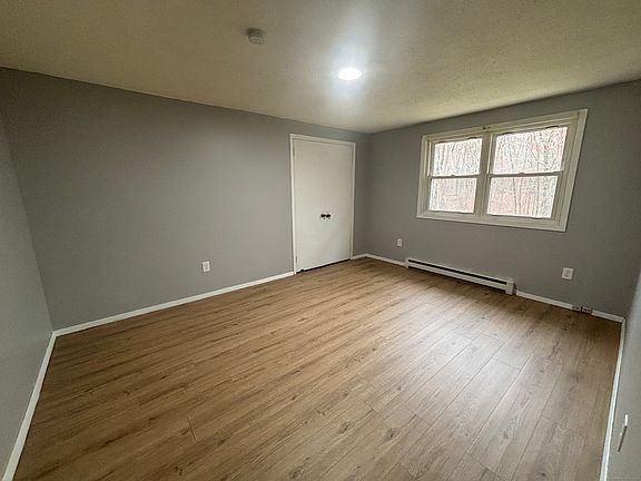 5th image of 9 White Oak Rd #D