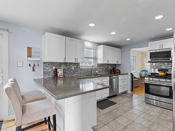 4th image of 5828 Glen Hill Dr