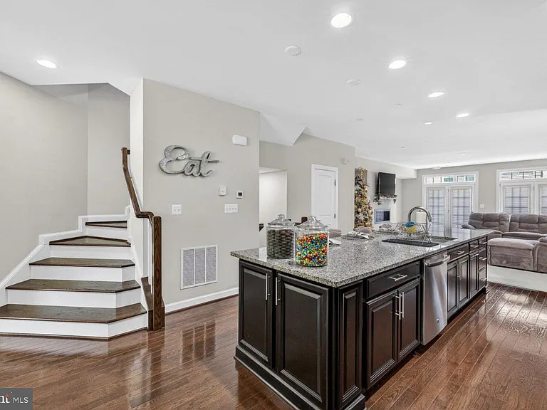 7314 Taylors Hill Ln — Photo 6