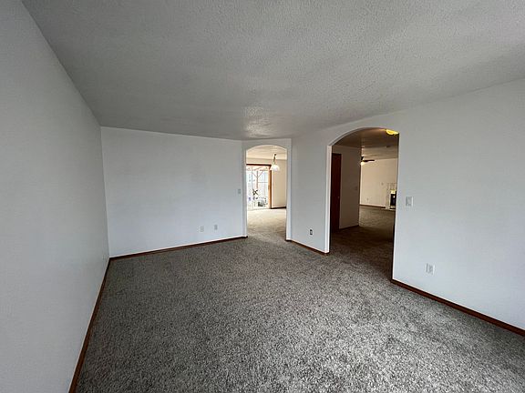 4th image of 8817 NE 131st Ave