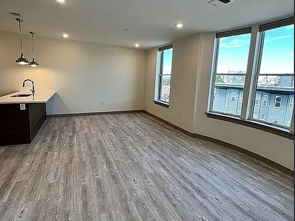 2nd image of 400 Dorchester St #205