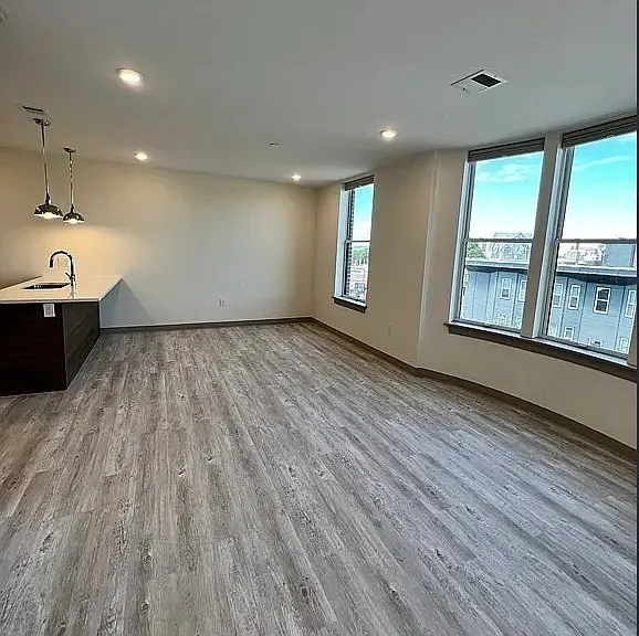 400 Dorchester St #205 — Photo 2