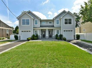 10 Dunes Ln #A, Pt Washington, NY 11050