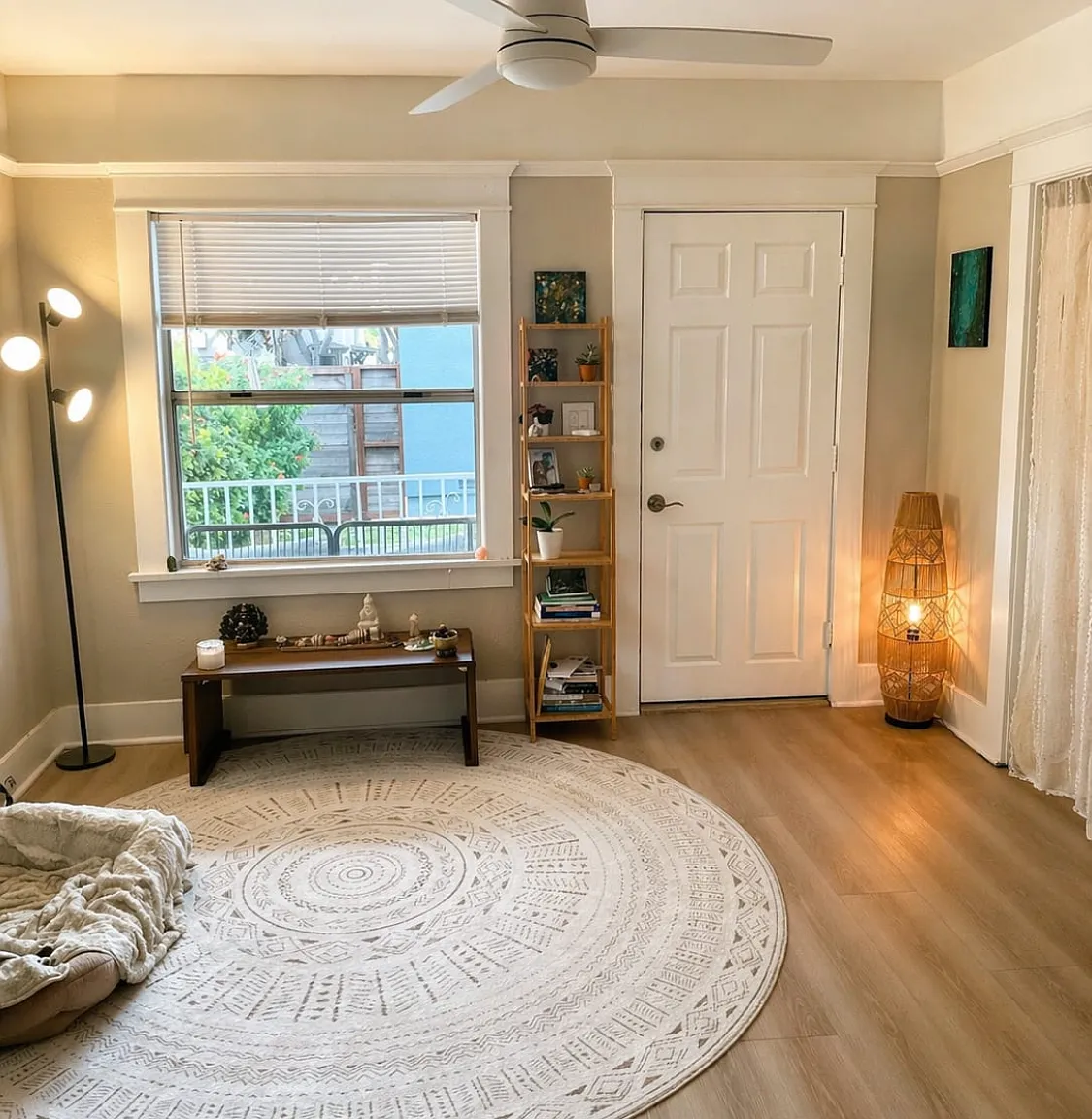 2 bed, 700 sqft, $3,100 — Photo 2