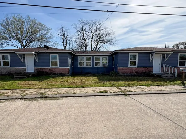 1207 W 9th St, Freeport, TX 77541